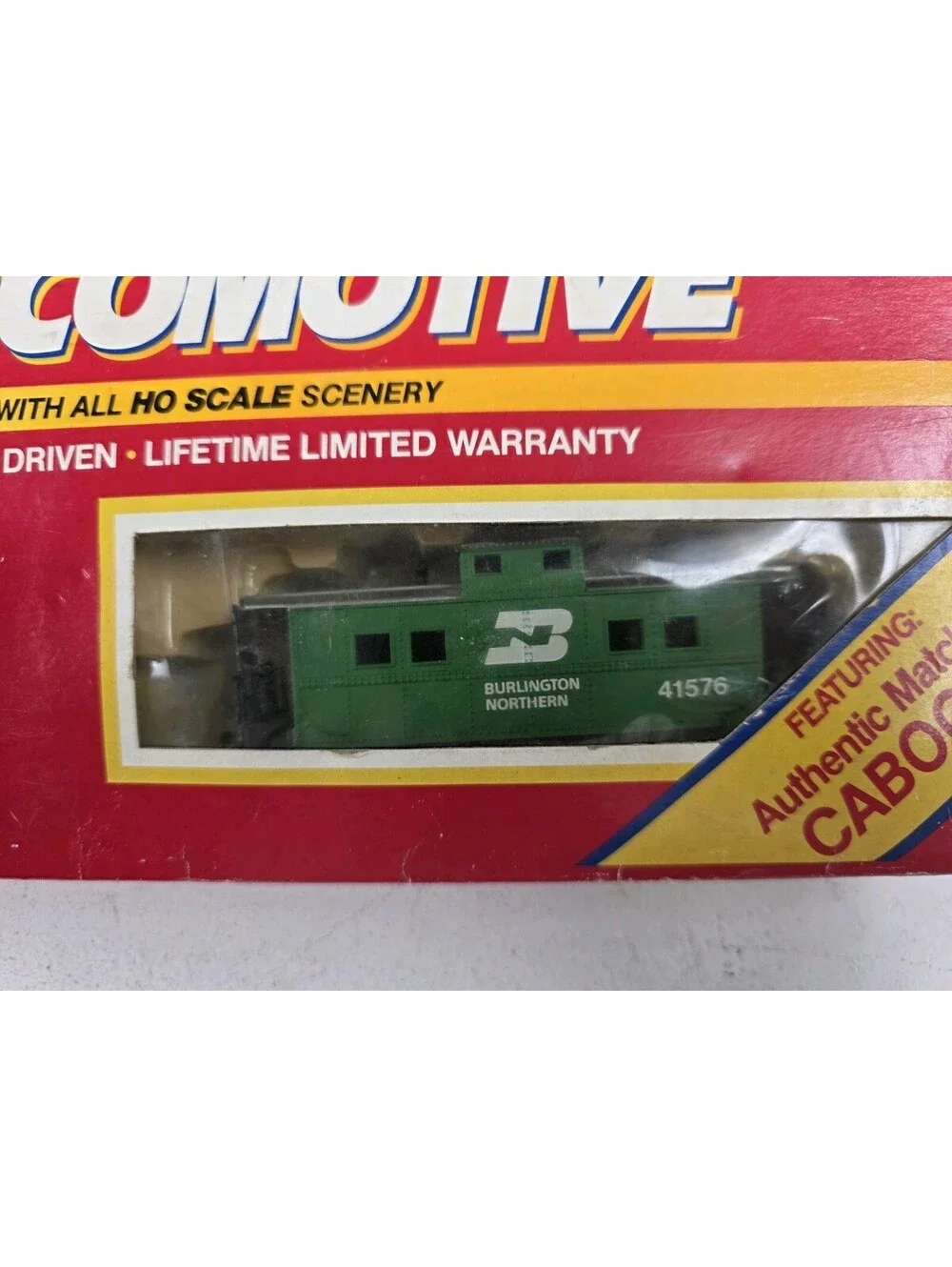 Life-Like HO Deluxe Locomotive & Caboose Burlington Northern 9987 ~ 8675 F40 NOS